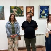 La AECC de La Bañeza expone el talento y compromiso de sus talleres en una exposición en el Centro Cultural Tierras Bañezanas