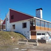 Edificio que se rehabilitará en Riaño | La Diputación de León saca a licitación la rehabilitación de dos edificios en Portilla de la Reina y Riaño para convertirlos en albergue