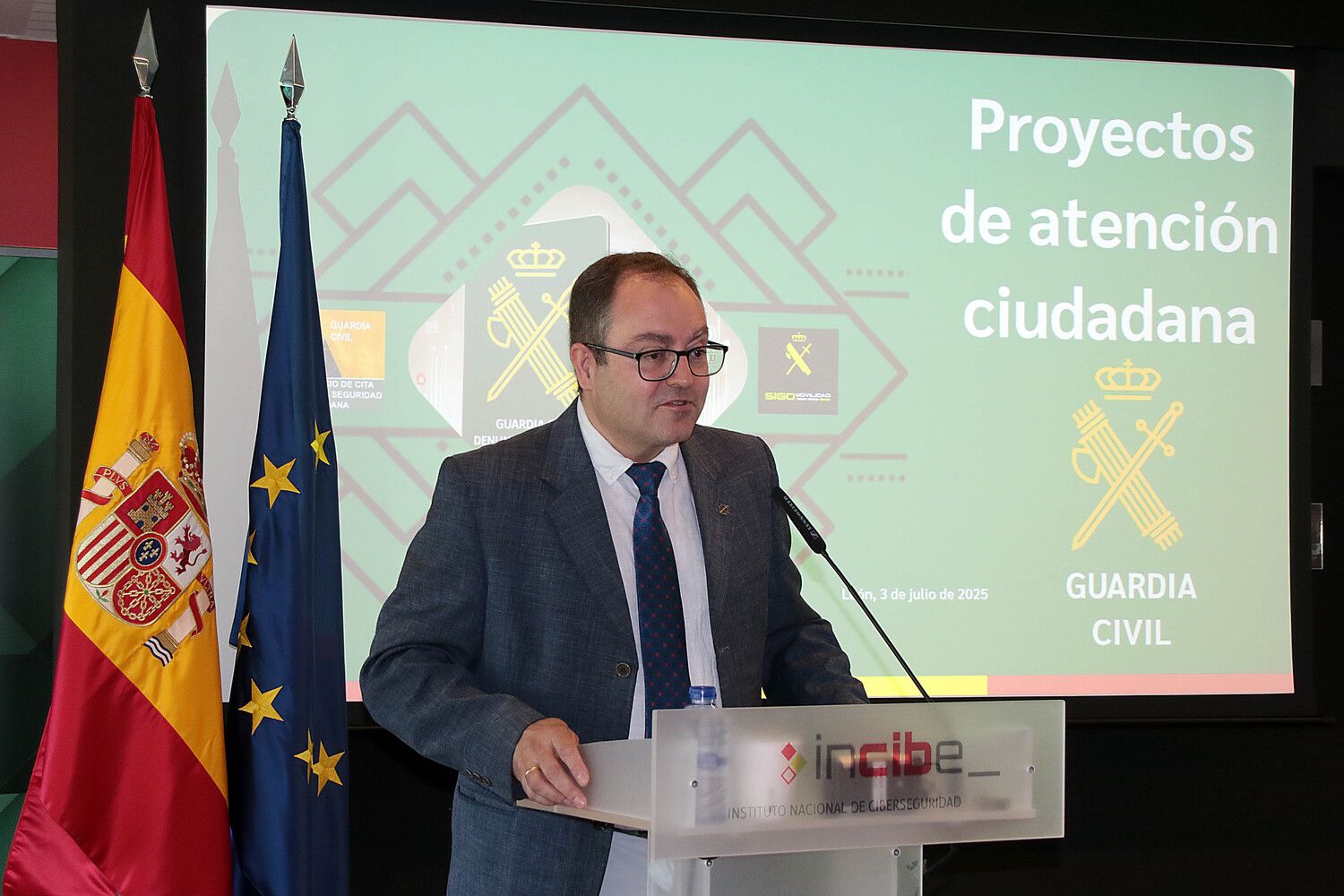 El ministro del Interior, Fernando Grande-Marlaska, presenta el sistema de denuncia telemática de la Guardia Civil | Peio García / ICAL