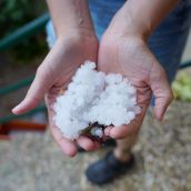 Una fuerte tormenta con granizo sorprende a León en plena tarde de verano