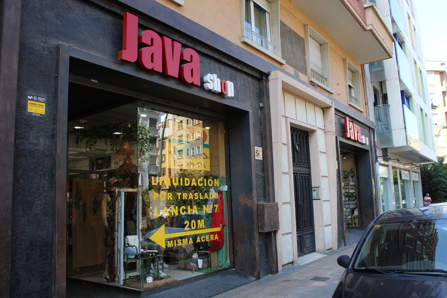 JAVA shop en la avenida Lancia de León