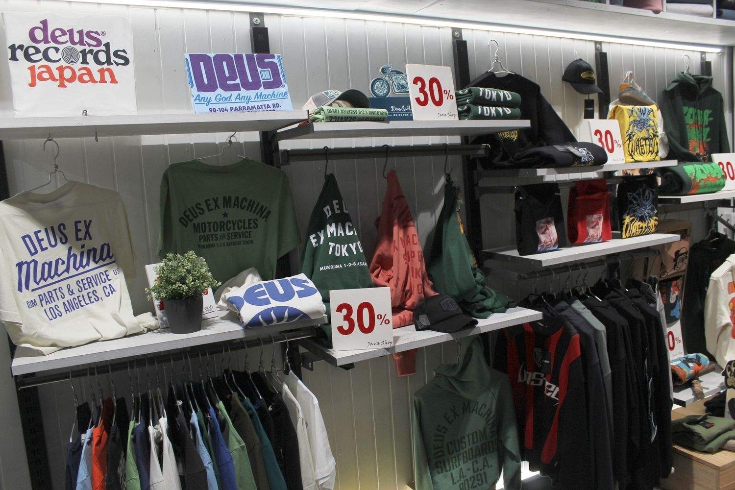 JAVA shop en la avenida Lancia de León