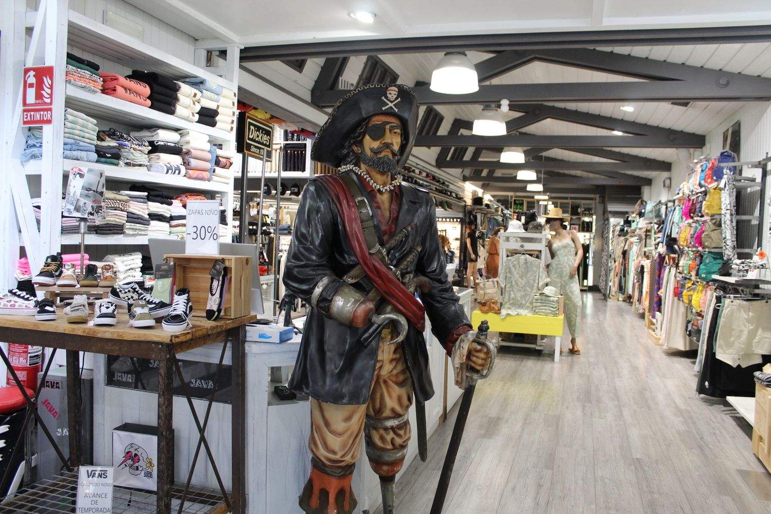 JAVA shop en la avenida Lancia de León