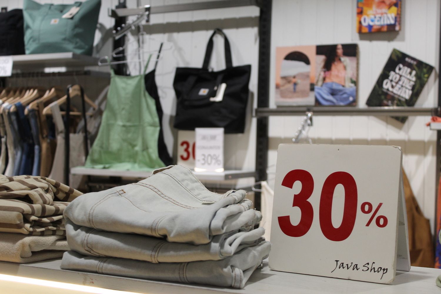 JAVA shop en la avenida Lancia de León