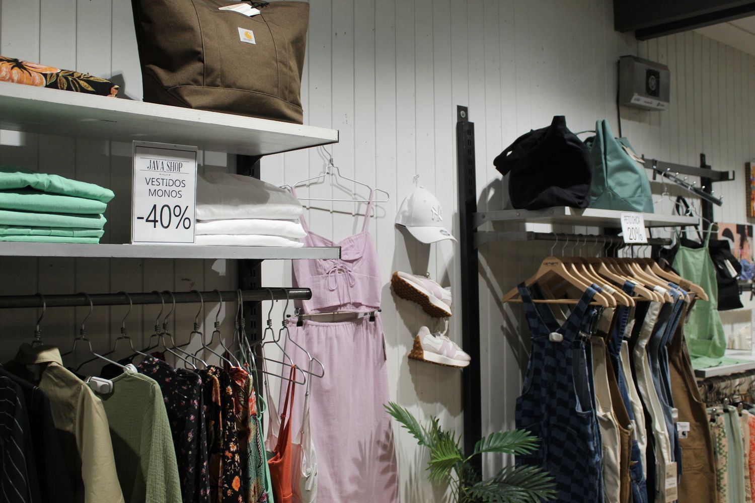 JAVA shop en la avenida Lancia de León