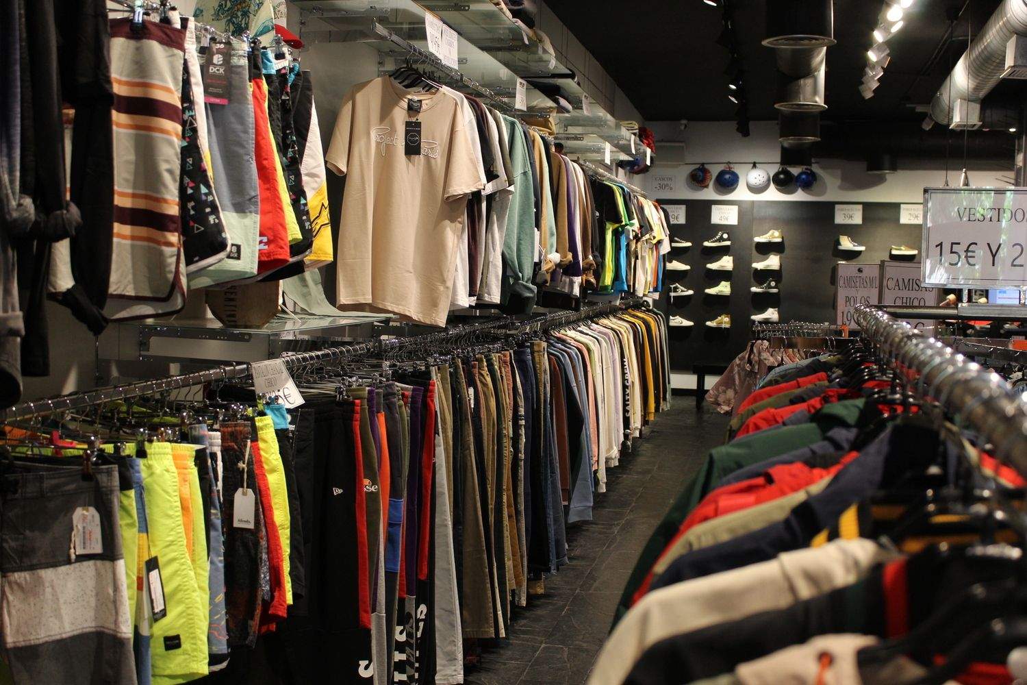 Outlet de JAVA shop en la avenida Lancia de León, ubicada en el local que ocupará la tienda