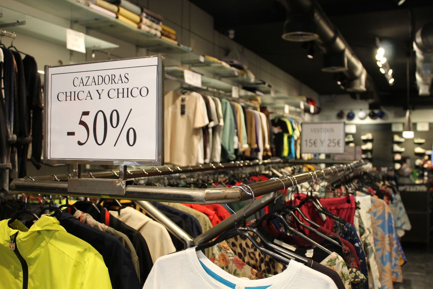 Outlet de JAVA shop en la avenida Lancia de León, ubicada en el local que ocupará la tienda