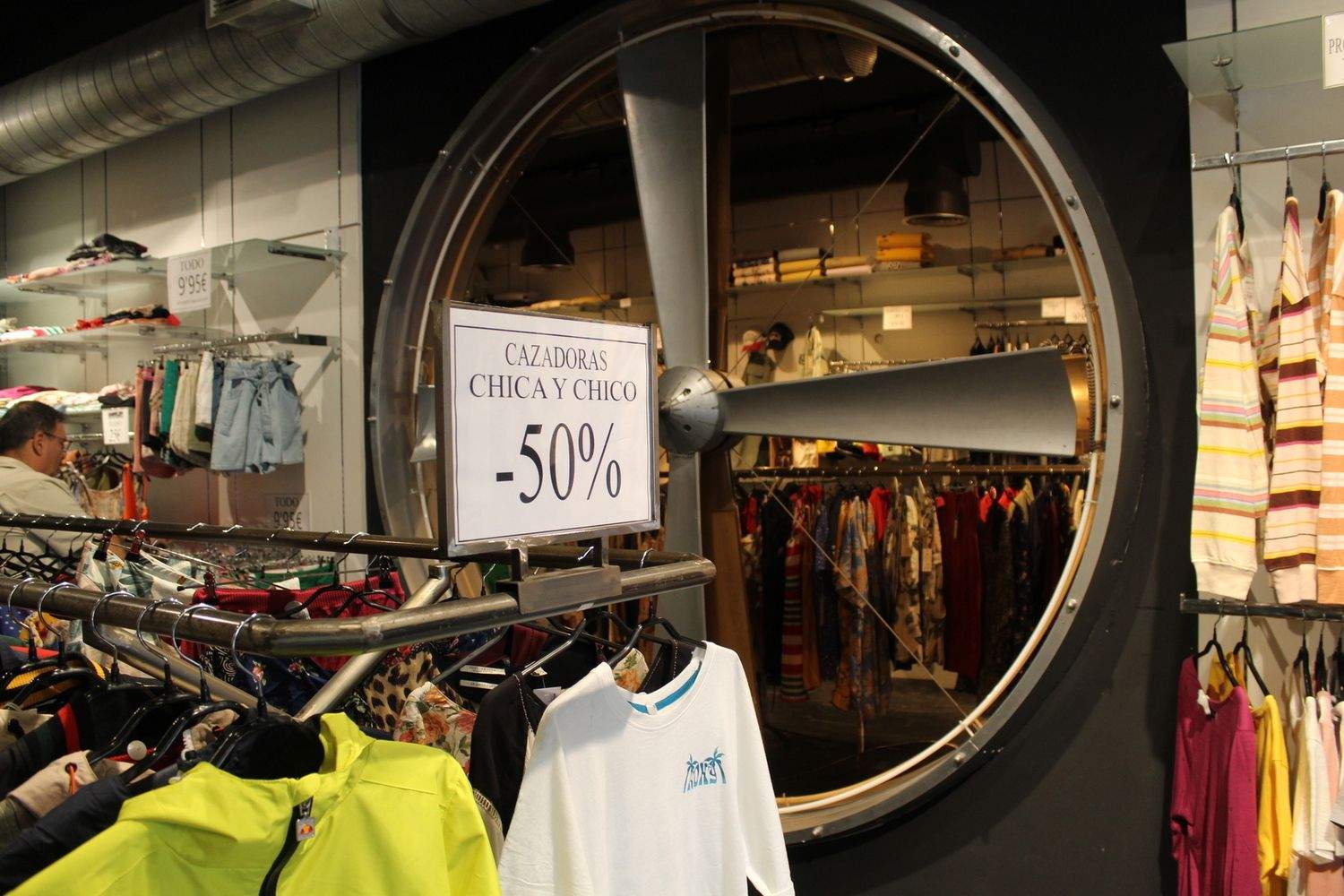 Outlet de JAVA shop en la avenida Lancia de León, ubicada en el local que ocupará la tienda