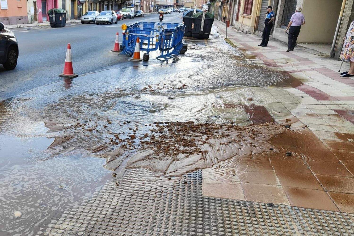 Imagen de archivo del reventón de una tubería en Trobajo del Camino Imagen de archivo del reventón de una tubería en Trobajo del Camino