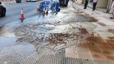 Un nuevo reventón en Párroco Pablo Diez vuelve a afectar a los vecinos de Trobajo del Camino Un nuevo reventón en Párroco Pablo Diez vuelve a afectar a los vecinos de Trobajo del Camino