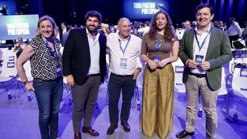 (I a D) Isabel Blanco, Fernando López Miras, Miguel Tellado, Ester Muñoz y Alfonso Fernández Mañueco en el 21 Congreso Nacional del Partido Popular | Juan Lázaro / ICAL
