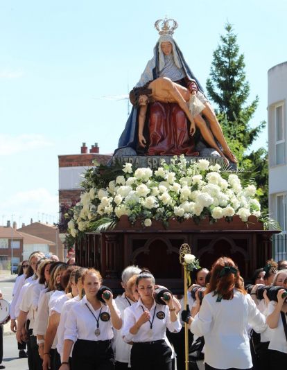 Las Marías celebran el 520 aniversario de la aparición de la Virgen del Camino en su Romería-Procesión | José Martín