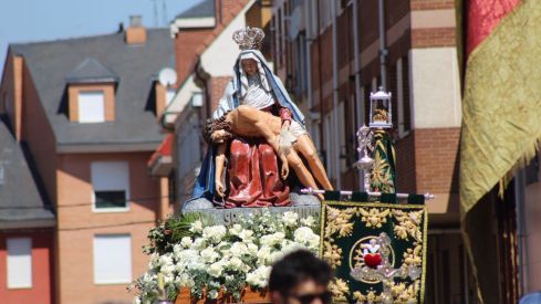 Las Marías celebran el 520 aniversario de la aparición de la Virgen del Camino en su Romería-Procesión | José Martín
