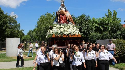 Las Marías celebran el 520 aniversario de la aparición de la Virgen del Camino en su Romería-Procesión | José Martín