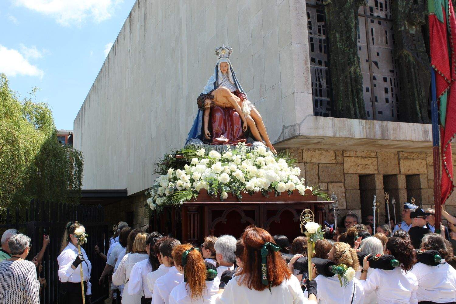 Las Marías celebran el 520 aniversario de la aparición de la Virgen del Camino en su Romería-Procesión | José Martín