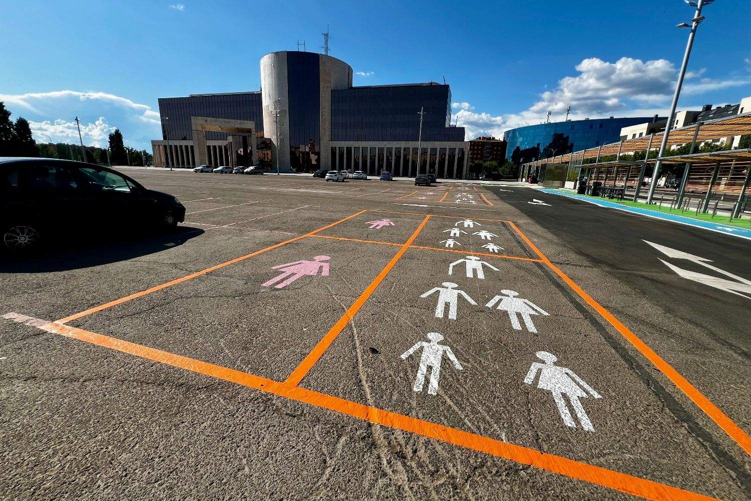 La ‘polémica’ sobre las plazas de aparcamiento para mujeres en León salta a la televisión nacional | Campillo / ICAL