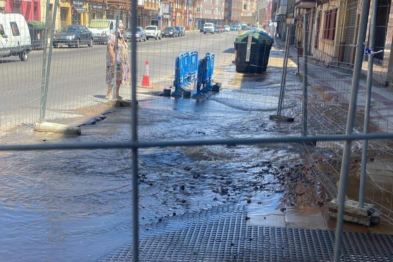 Tercer reventón en la avenida Párroco Pablo Diez de Trobajo del Camino en menos de 10 días | Ayuntamiento de San Andrés del Rabanedo Tercer reventón en la avenida Párroco Pablo Diez de Trobajo del Camino en menos de 10 días | Ayuntamiento de San Andrés del Rabanedo