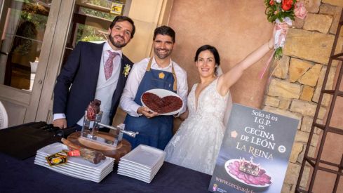 Una veintena de novios celebran el 'sí quiero' con la Cecina de León 