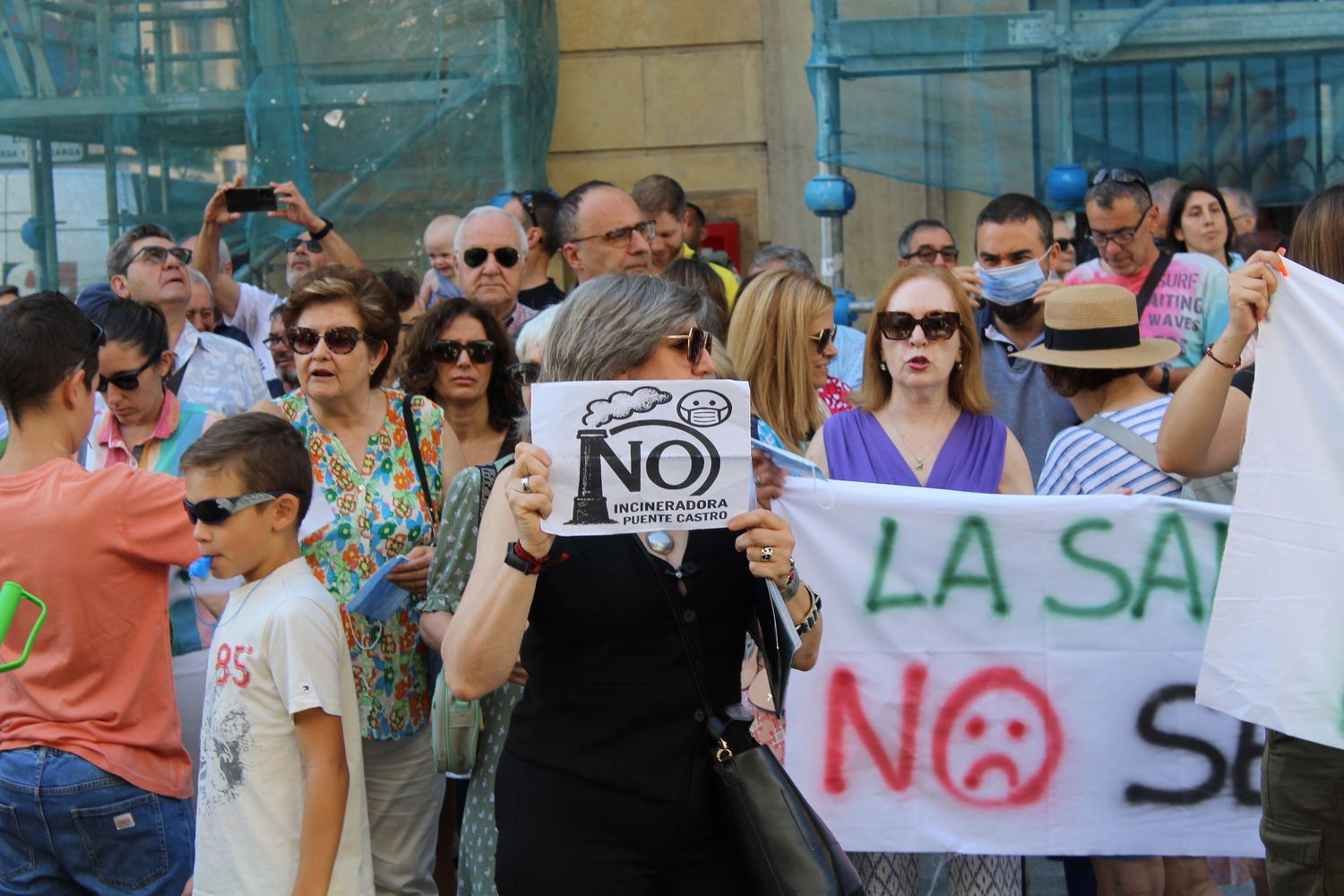 Concentración contra la construcción de la planta de biomasa de la Red de Calor de León