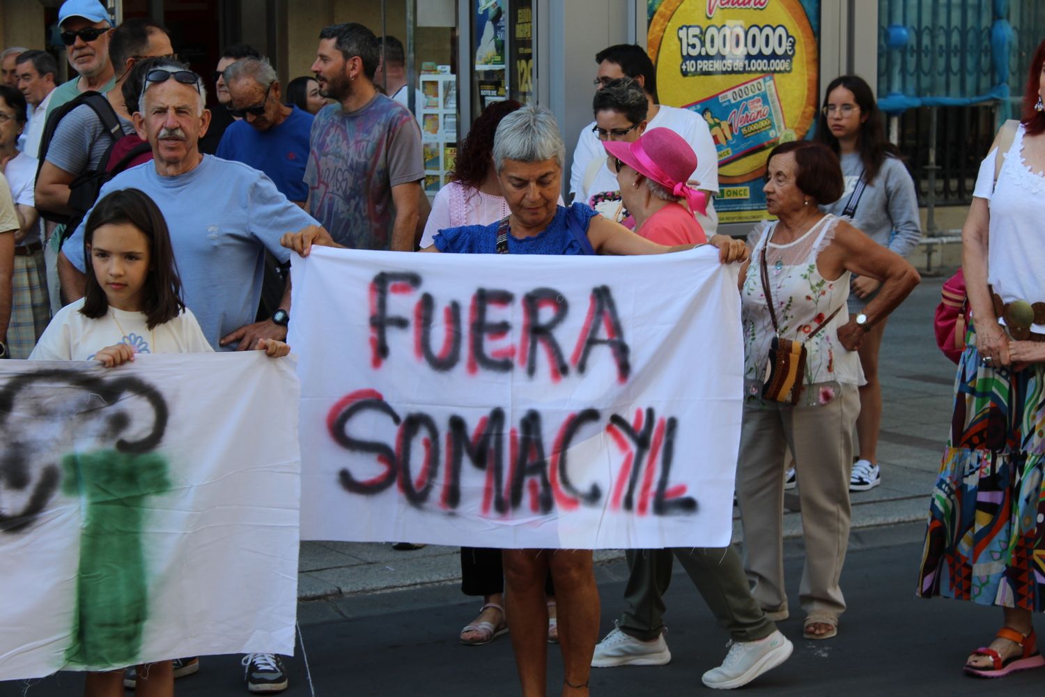 Concentración contra la construcción de la planta de biomasa de la Red de Calor de León