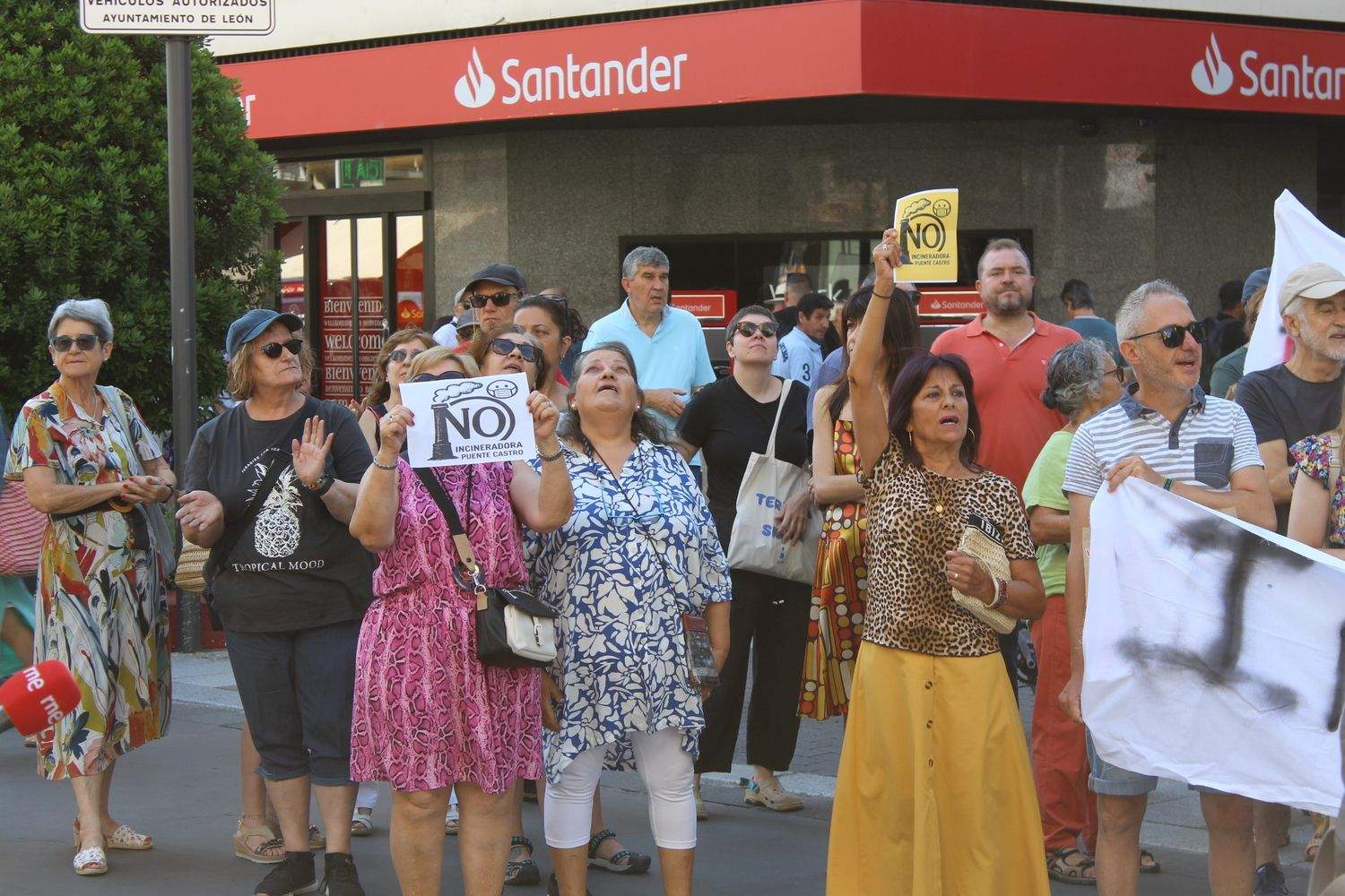 Concentración contra la construcción de la planta de biomasa de la Red de Calor de León