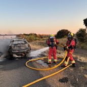 Arde un vehículo con siete ocupantes en la A-66 a la altura de Ardón (León)
