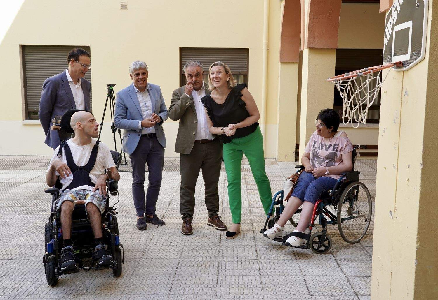 La vicepresidenta de la Junta y consejera de Familia e Igualdad de Oportunidades visita un centro social de Cáritas Diocesana de Astorga | Campillo / ICAL