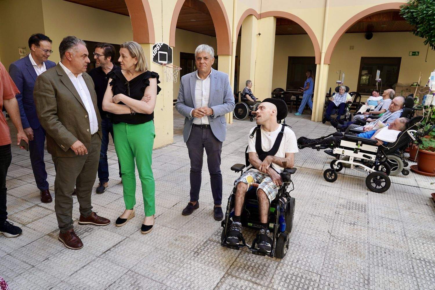 La vicepresidenta de la Junta y consejera de Familia e Igualdad de Oportunidades visita un centro social de Cáritas Diocesana de Astorga | Campillo / ICAL