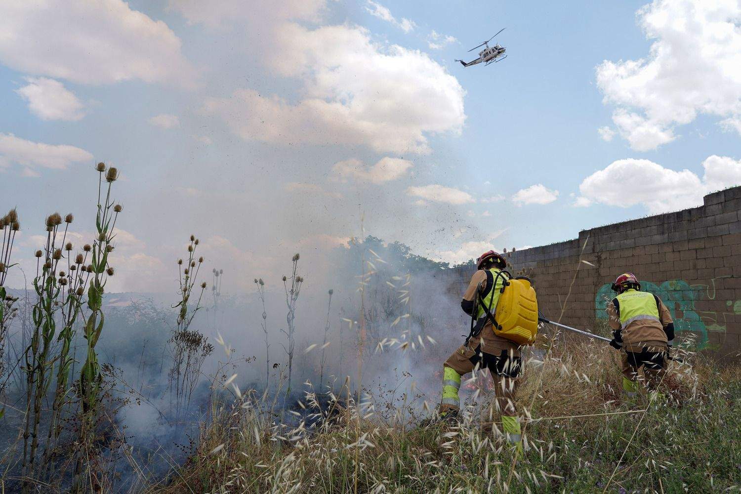 Intervención en el incendio en las proximidades del Hospital de León | Campillo / ICAL Intervención en el incendio en las proximidades del Hospital de León | Campillo / ICAL