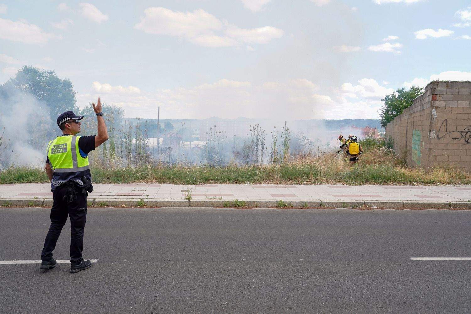 Intervención en el incendio en las proximidades del Hospital de León | Campillo / ICAL Intervención en el incendio en las proximidades del Hospital de León | Campillo / ICAL