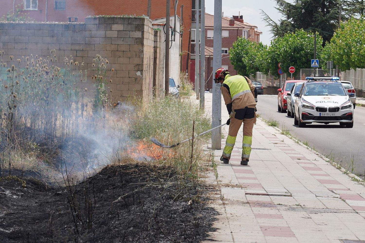Intervención en el incendio en las proximidades del Hospital de León | Campillo / ICAL Intervención en el incendio en las proximidades del Hospital de León | Campillo / ICAL