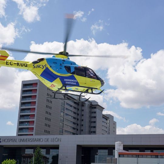 Helicóptero medicalizado de Sacyl | Una herida tras salirse de la vía en la LE-6620 en Villamoratiel de las Matas (León) Helicóptero medicalizado de Sacyl | Una herida tras salirse de la vía en la LE-6620 en Villamoratiel de las Matas (León)