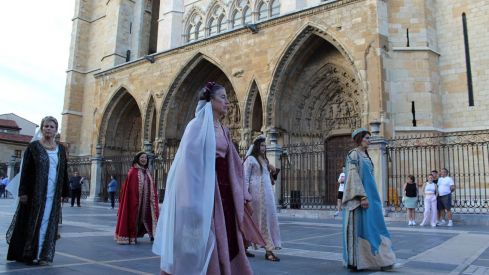León rememora su historia con los actos 'Un trono para una mujer leonesa: Urraca I' | José Martín