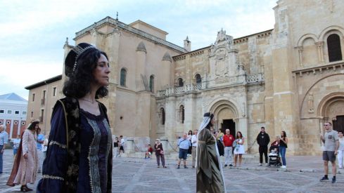 León rememora su historia con los actos 'Un trono para una mujer leonesa: Urraca I' | José Martín