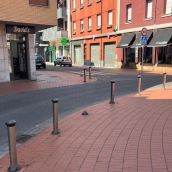 UPL exige reponer los bolardos de la plaza del Congreso Eucarístico para evitar aparcamientos ilegales