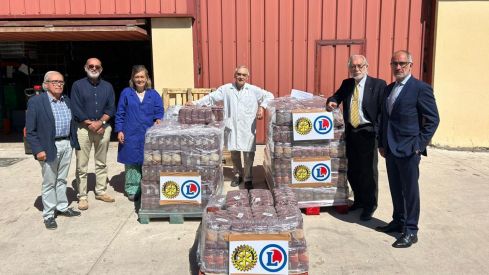 El Rotary Club y E.Leclerc León donan 1.535 kilos de legumbres al Banco de Alimentos gracias al IX Trofeo solidario de mus