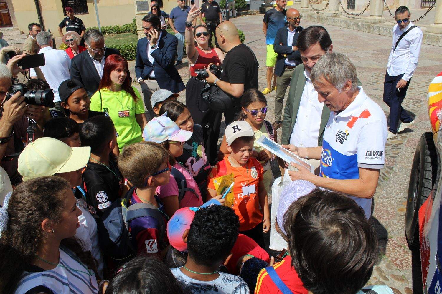 Presentación del coche con el que el leonés Jesús Calleja participará en el Dakar 2026