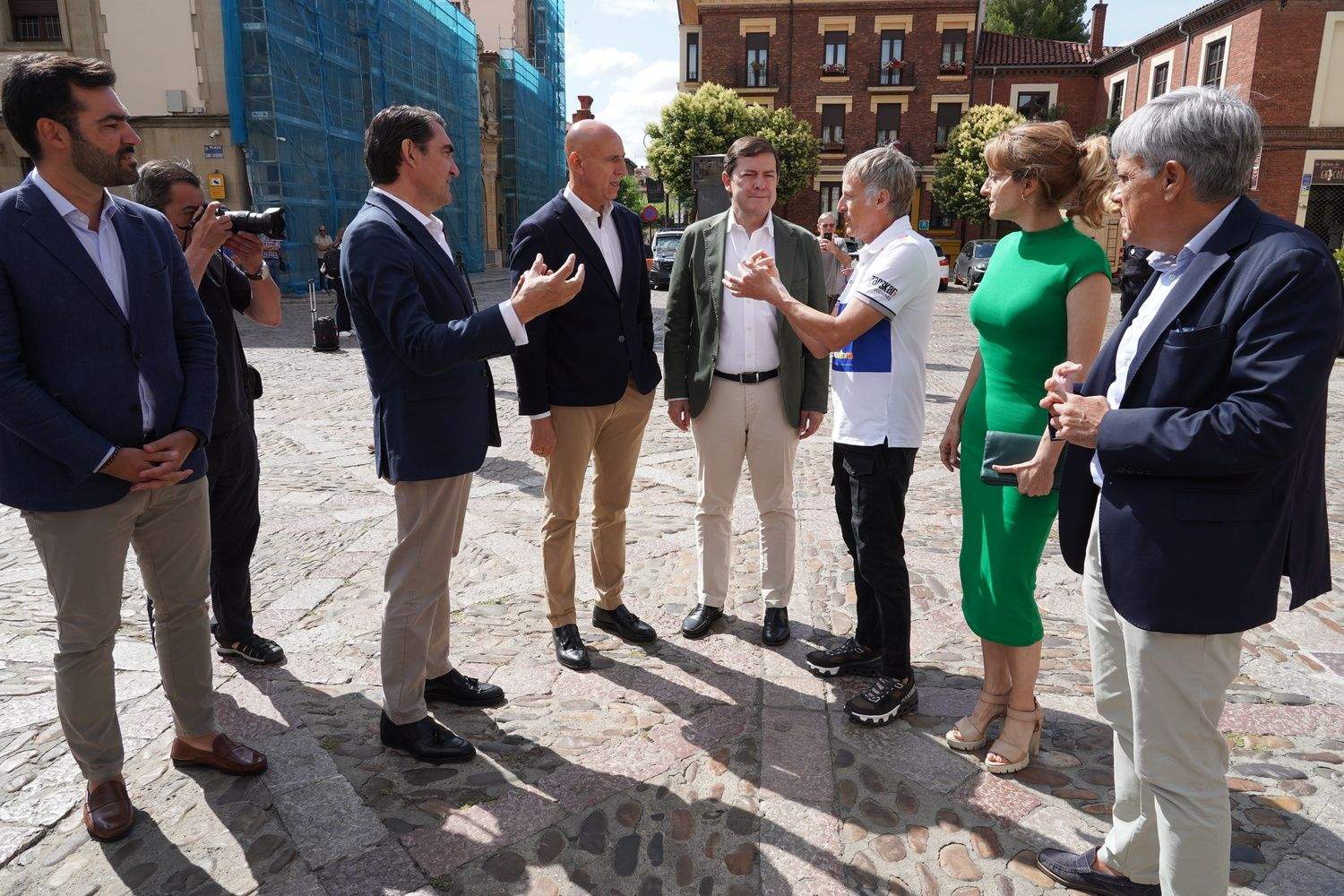 Presentación del vehículo con el que Jesús Calleja participará en el Dakar 2026 | Campillo / ICAL
