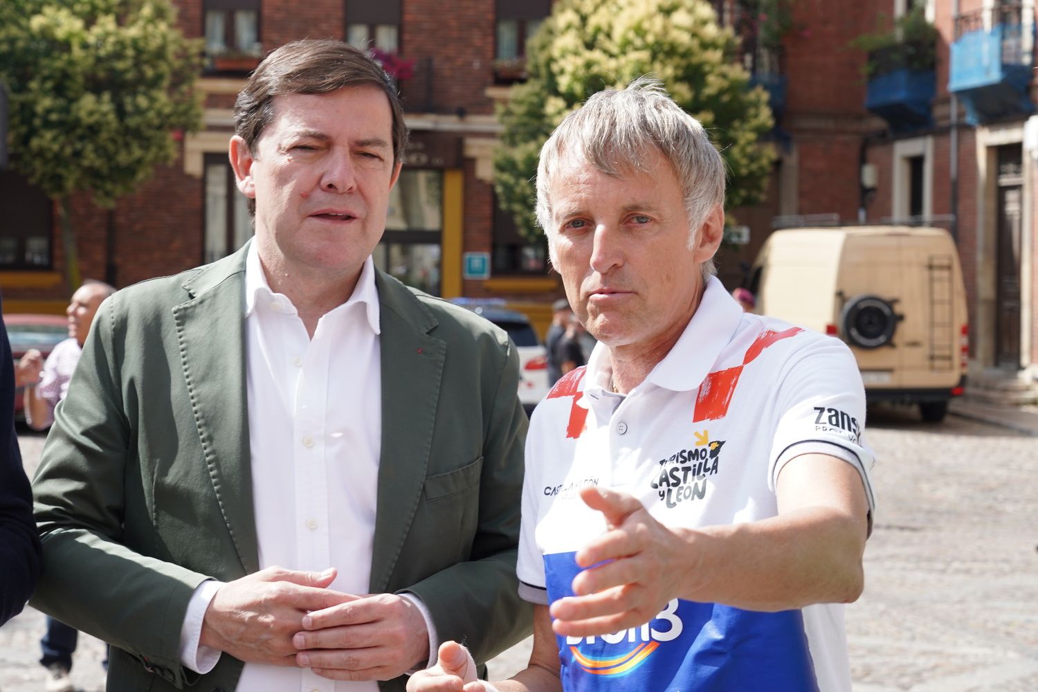 Presentación del vehículo con el que Jesús Calleja participará en el Dakar 2026 | Campillo / ICAL