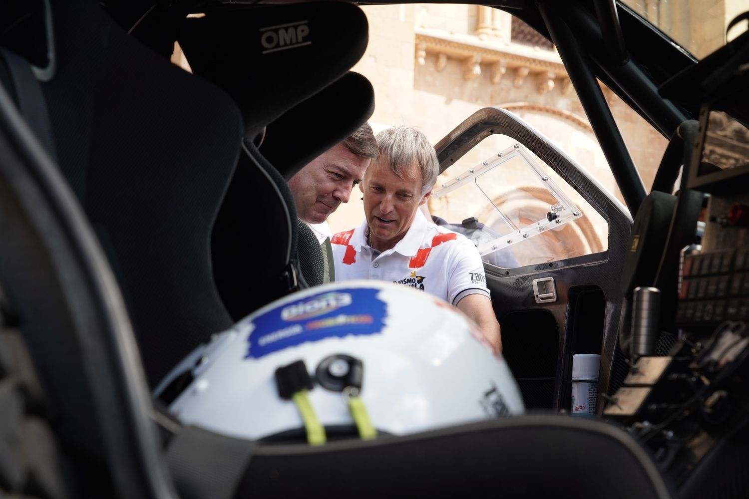 Presentación del vehículo con el que Jesús Calleja participará en el Dakar 2026 | Campillo / ICAL