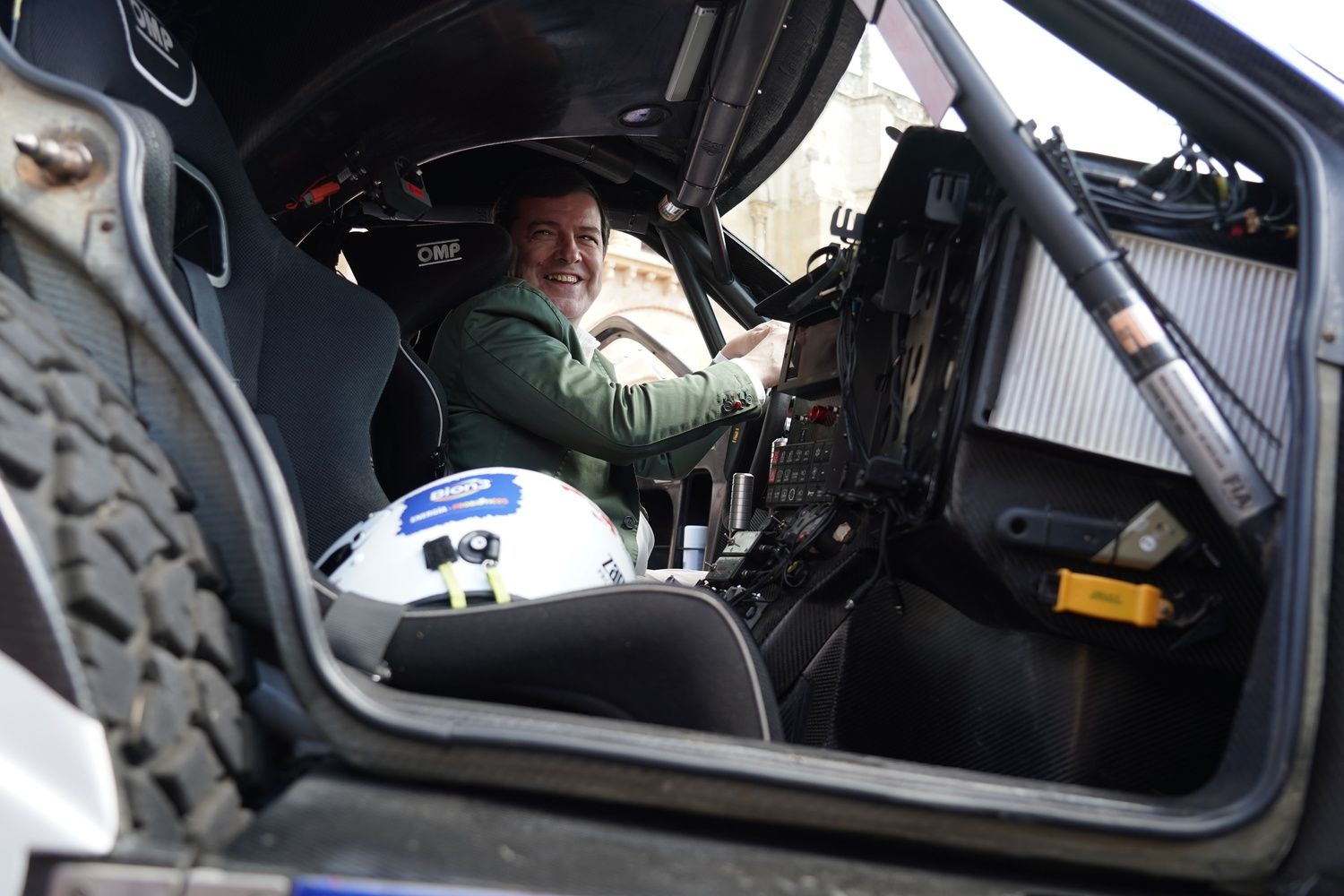 Presentación del vehículo con el que Jesús Calleja participará en el Dakar 2026 | Campillo / ICAL
