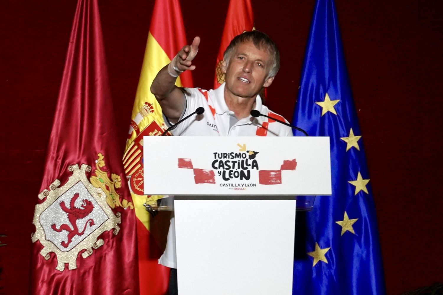 Presentación del vehículo con el que Jesús Calleja participará en el Dakar 2026 | Campillo / ICAL