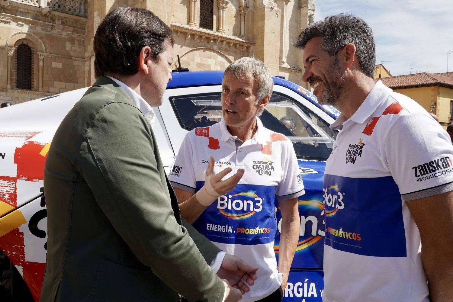 Presentación del vehículo con el que Jesús Calleja participará en el Dakar 2026 | Campillo / ICAL