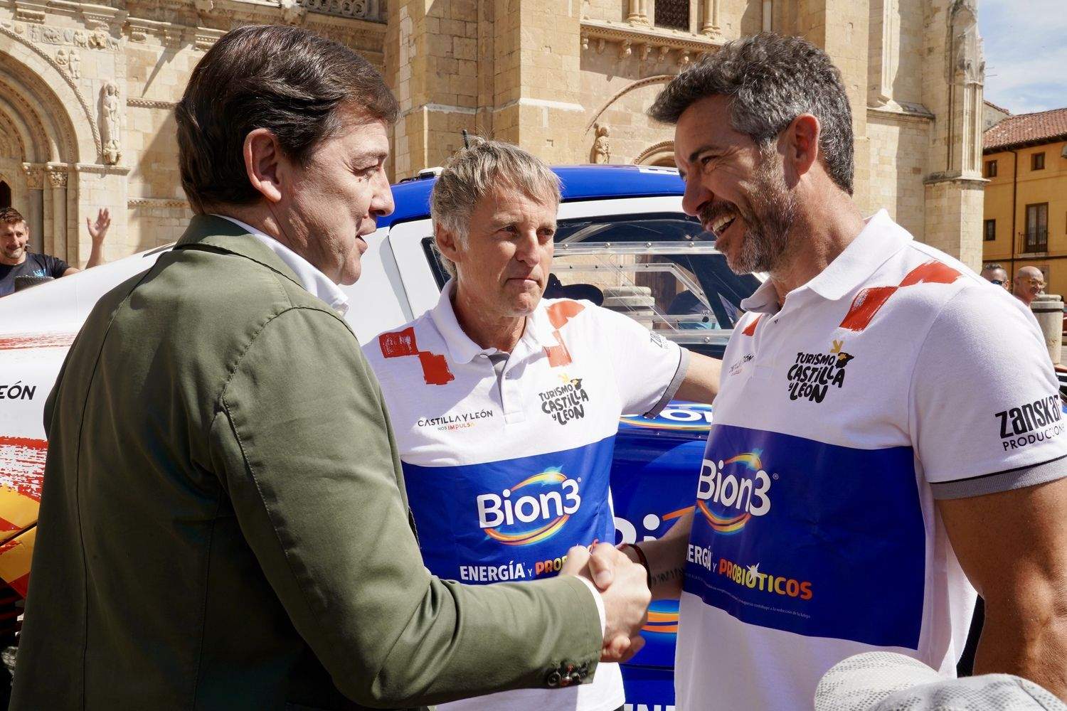 Presentación del vehículo con el que Jesús Calleja participará en el Dakar 2026 | Campillo / ICAL