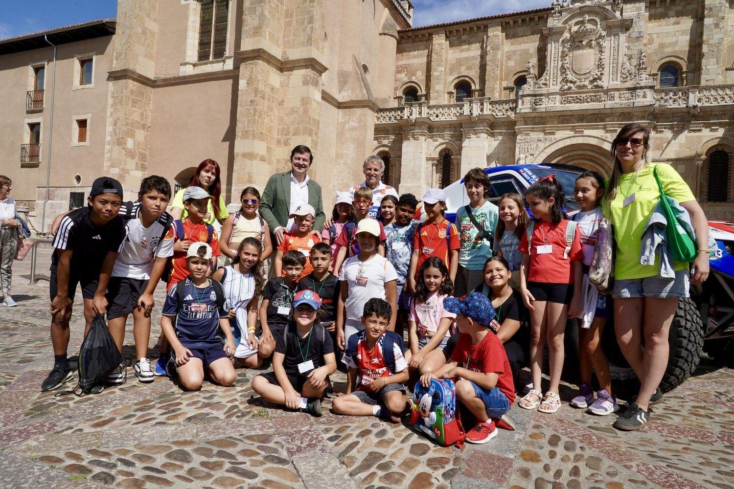 Presentación del vehículo con el que Jesús Calleja participará en el Dakar 2026 | Campillo / ICAL