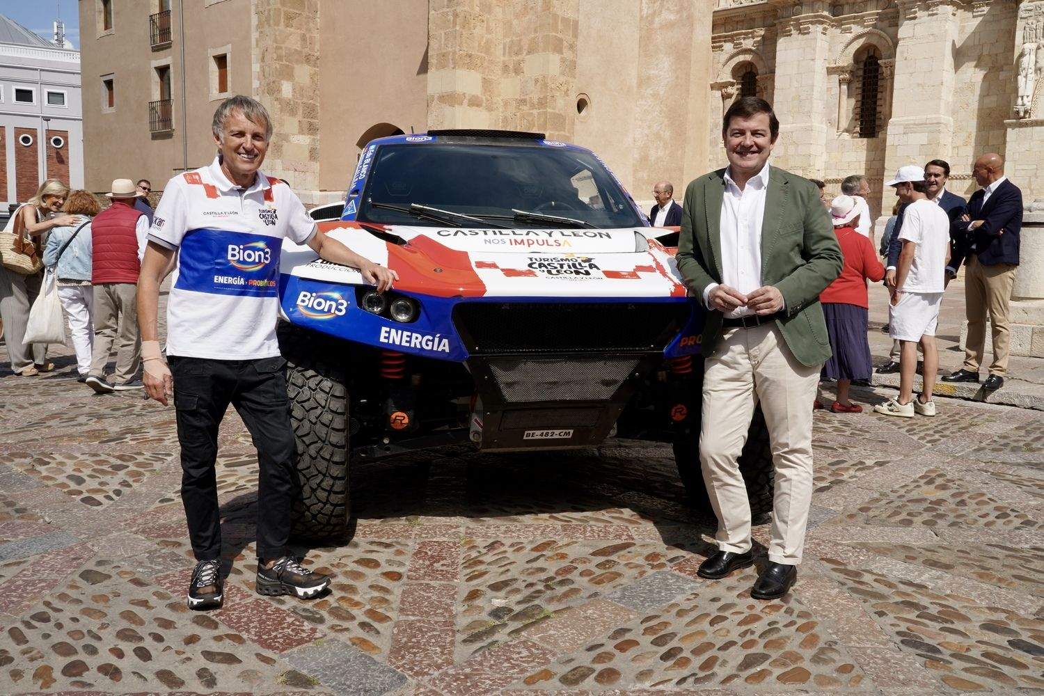 Presentación del vehículo con el que Jesús Calleja participará en el Dakar 2026 | Campillo / ICAL