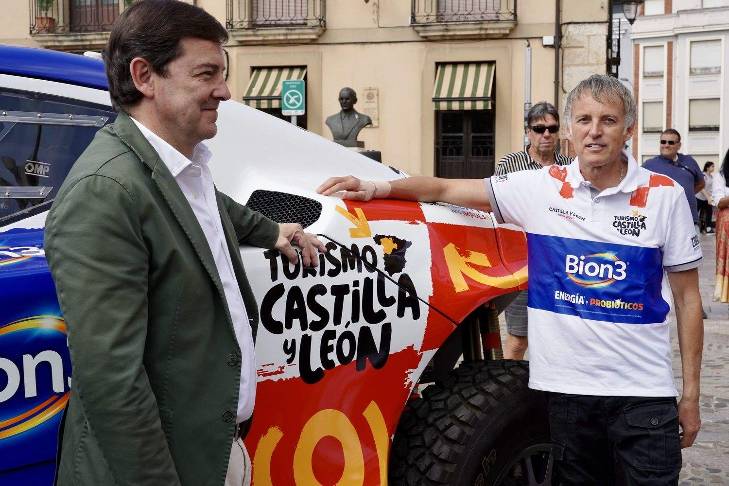 Presentación del vehículo con el que Jesús Calleja participará en el Dakar 2026 | Campillo / ICAL