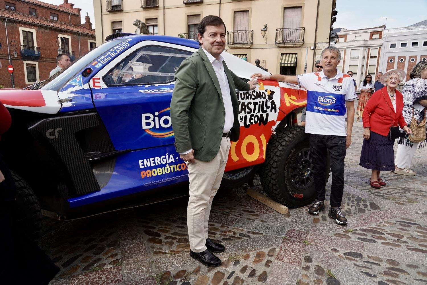 Presentación del vehículo con el que Jesús Calleja participará en el Dakar 2026 | Campillo / ICAL