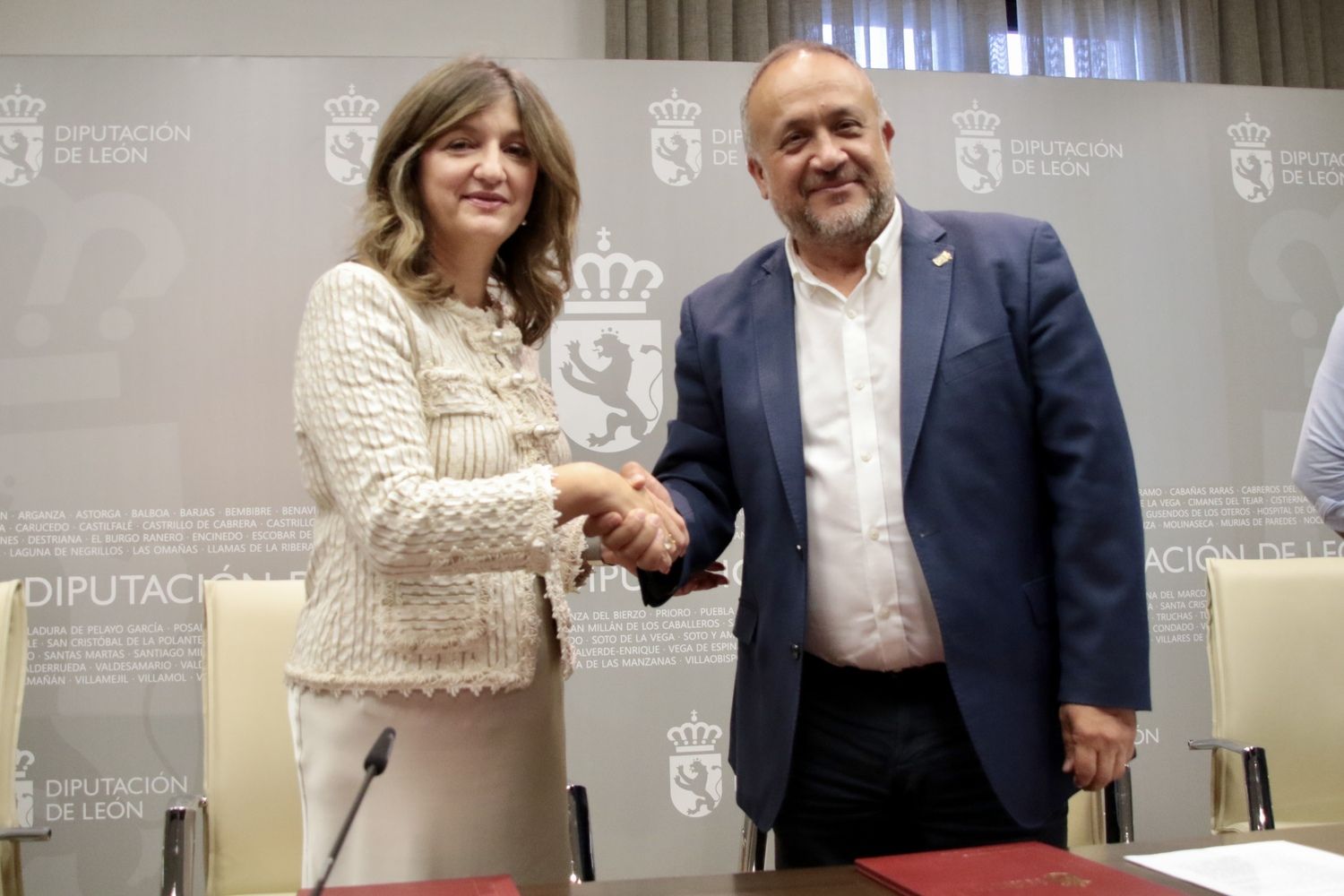 Firma de un convenio sobre arqueología entre la Diputación y la Universidad de León | Peio García / ICAL