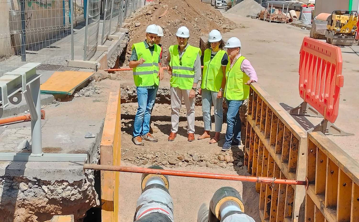 Jcyl ICAL . El consejero de Medio Ambiente, Vivienda y Ordenación del Territorio, Juan Carlos Suárez Quiñones, visita la red de calor de Ponferrada Jcyl ICAL . El consejero de Medio Ambiente, Vivienda y Ordenación del Territorio, Juan Carlos Suárez Quiñones, visita la red de calor de Ponferrada